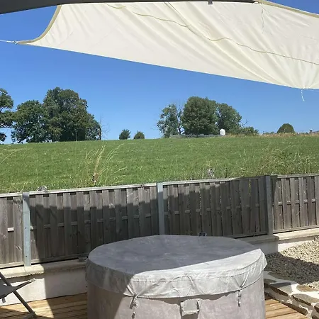 2 Etoiles Proche Salers Cantal Auvergne Besse (Cantal)